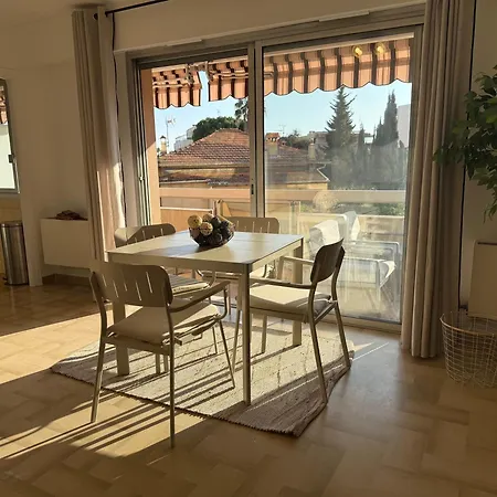 A 200m Des Plages Grand Ouvrant Sur Tres Large Terrasse Apartment *