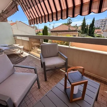 A 200m Des Plages Grand Ouvrant Sur Très Large Terrasse *